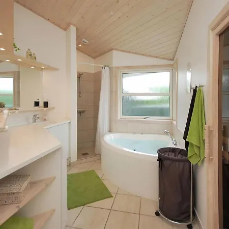 Hildburg - 1-5km From The Sea In Nw Jutland By Interhome Блокхус