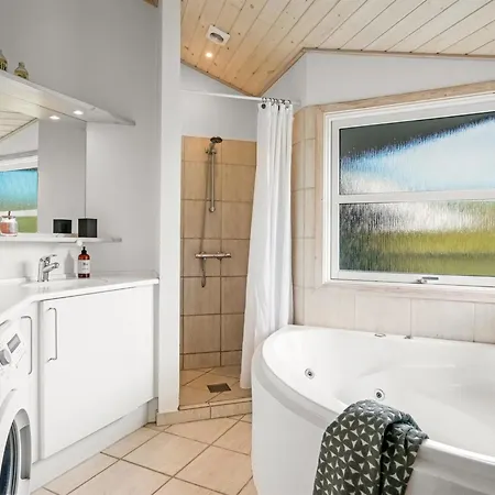 Feriehus Hildburg - 1-5km From The Sea By Interhome
