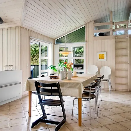 Hildburg - 1-5km From The Sea By Interhome